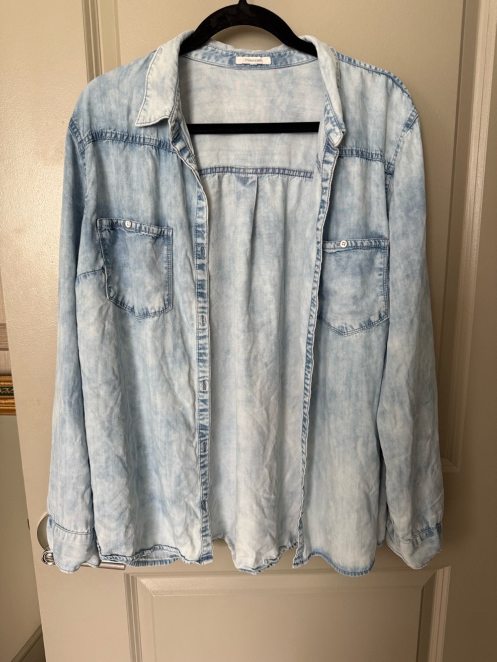 Maurices women’s L Light Wash Denim Button-Up Shirt Jacket